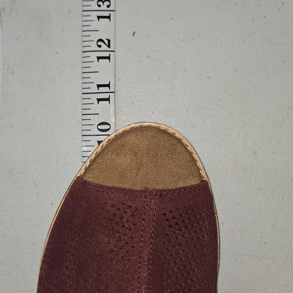 Toms Majorca Burgundy Suede Perforated Peep Toe Booties Womens W12 Stacked Heel